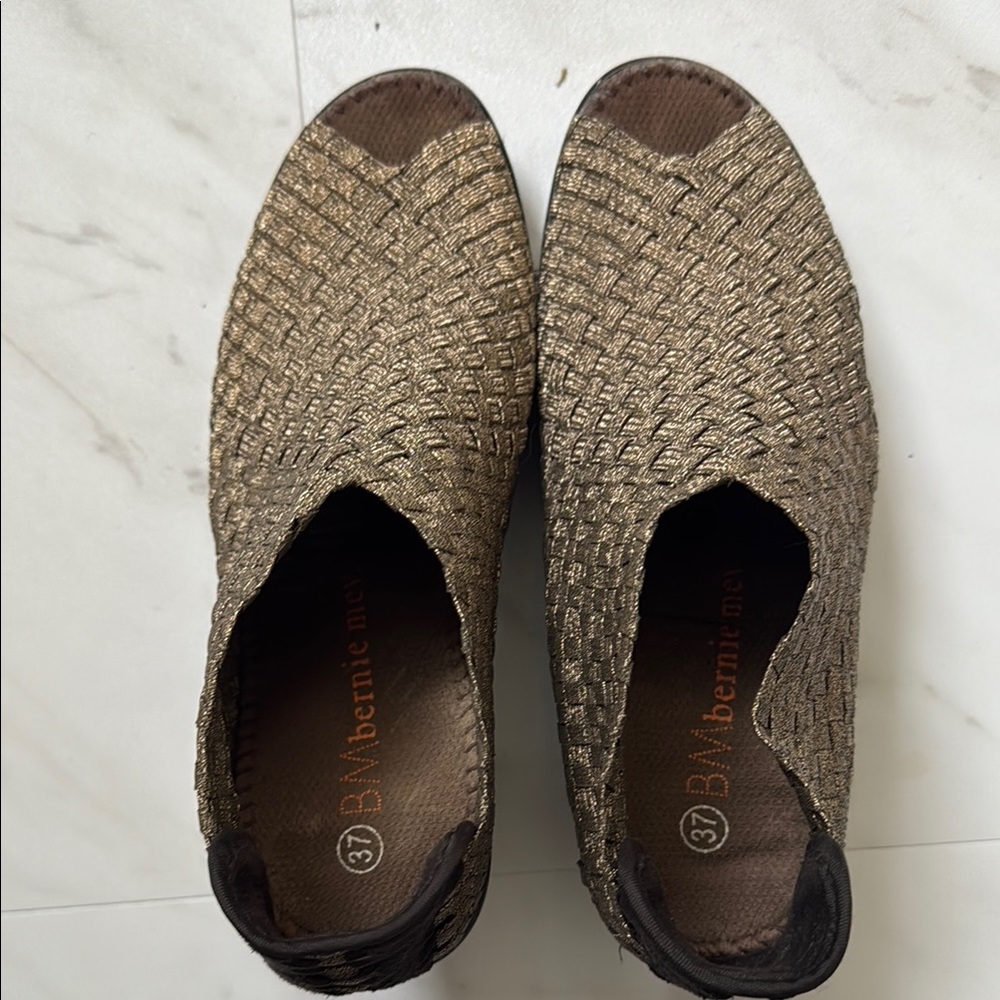 bernie mev. Gold and Brown Slip-On Loafers with Woven Texture